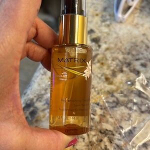 Matrix Exquisite Oil with Moringa Oil Blend - Gold 1.5 oz